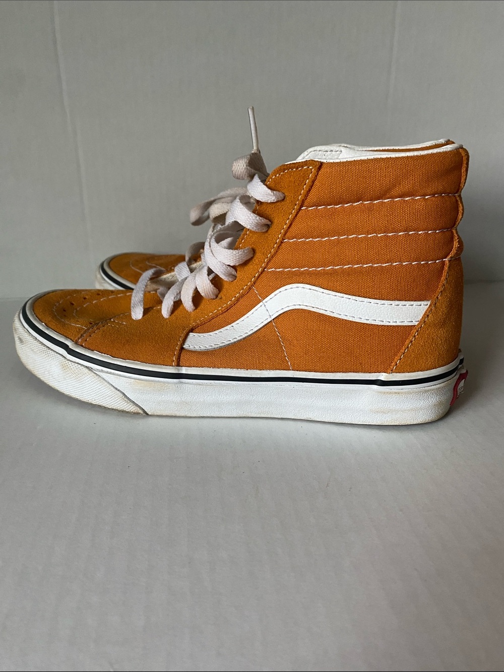 Vans Sk8-Hi Men’s Shoe in  Desert Sun. Men’s 4.5